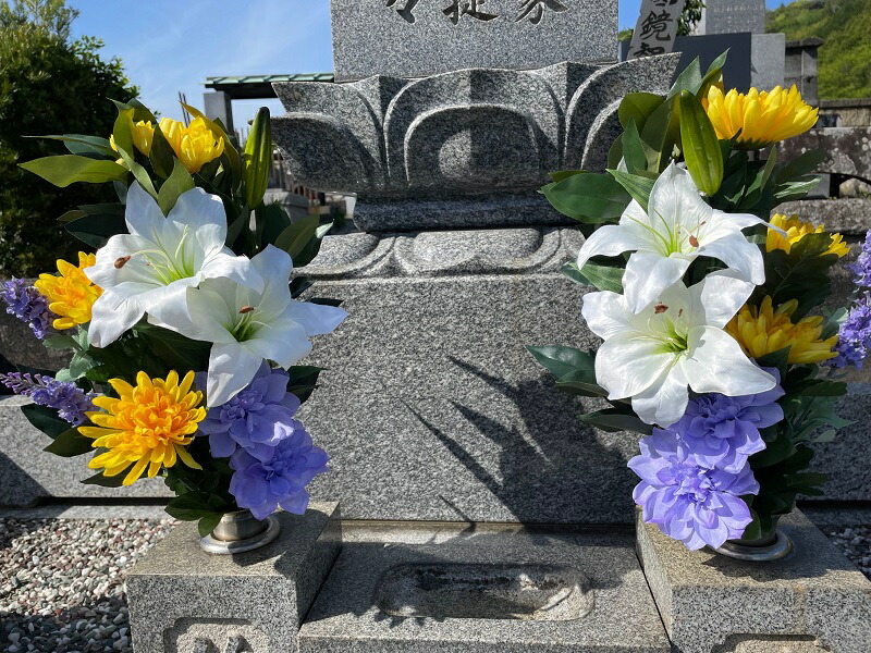 おすすめ】 仏花 お墓用 造花 仏壇 お供え 1対 カサブランカ 黄菊 紫ラベンダー 焼津 お彼岸 お盆 調整シート 同梱 a16-073  fucoa.cl