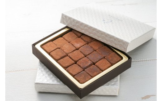【ふるさと納税】生チョコレート20コ入り2箱　　濃厚　カカオ　スイーツ　チョコ　ご褒美　自分チョコ　バレンタイン　ギフト　おやつ　お菓子　デザート　イタリア　パティシエ