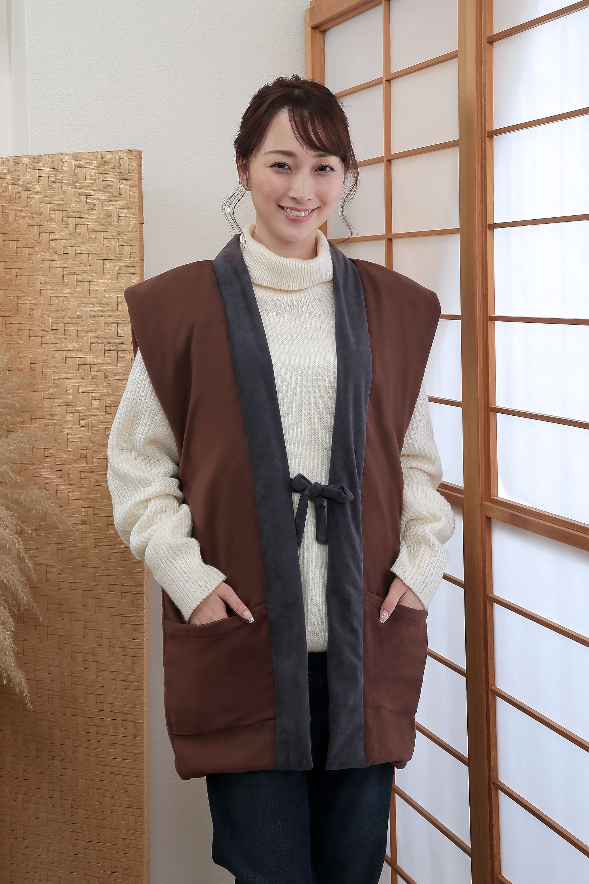 【ふるさと納税】G0461【駱駝と熱のある状態衣料繊維であったか】駱駝 綿入り口・入口 袖なし 袢纏［はんてん］生まれながら原料品 らくだ 駱駝の毛 生あたたかい ぽかぽか 真冬 春 秋 冬 時期の移り変わり 御前上等 日本製 寒さ打つ手 気どらずに原料品 保温 蒸れない お座敷着 防寒 蓄熱 サーモトロン 保温原料品