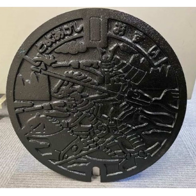 【ふるさと納税】実物大!「桶透き間の武装戦闘」ご当地マンホールφ420 見せびらかす台付き添い人【送りとどける不可一画：離島】【1396224】