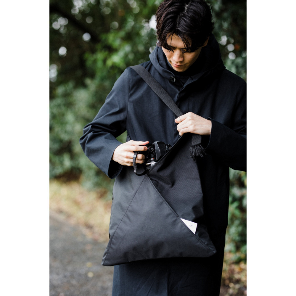 【ふるさと納税】【利き手を選ばないショルダートート】　Niji　Super water repellent｜人気バッグ おすすめトート［ ショルダートート Niji Super water repellent 撥水加工 軽量 バッグ トート 人気 おすすめ ギフト プレゼント お取り寄せ 通販 送料無料 ふるさと納税 ］｜愛知県長久手市