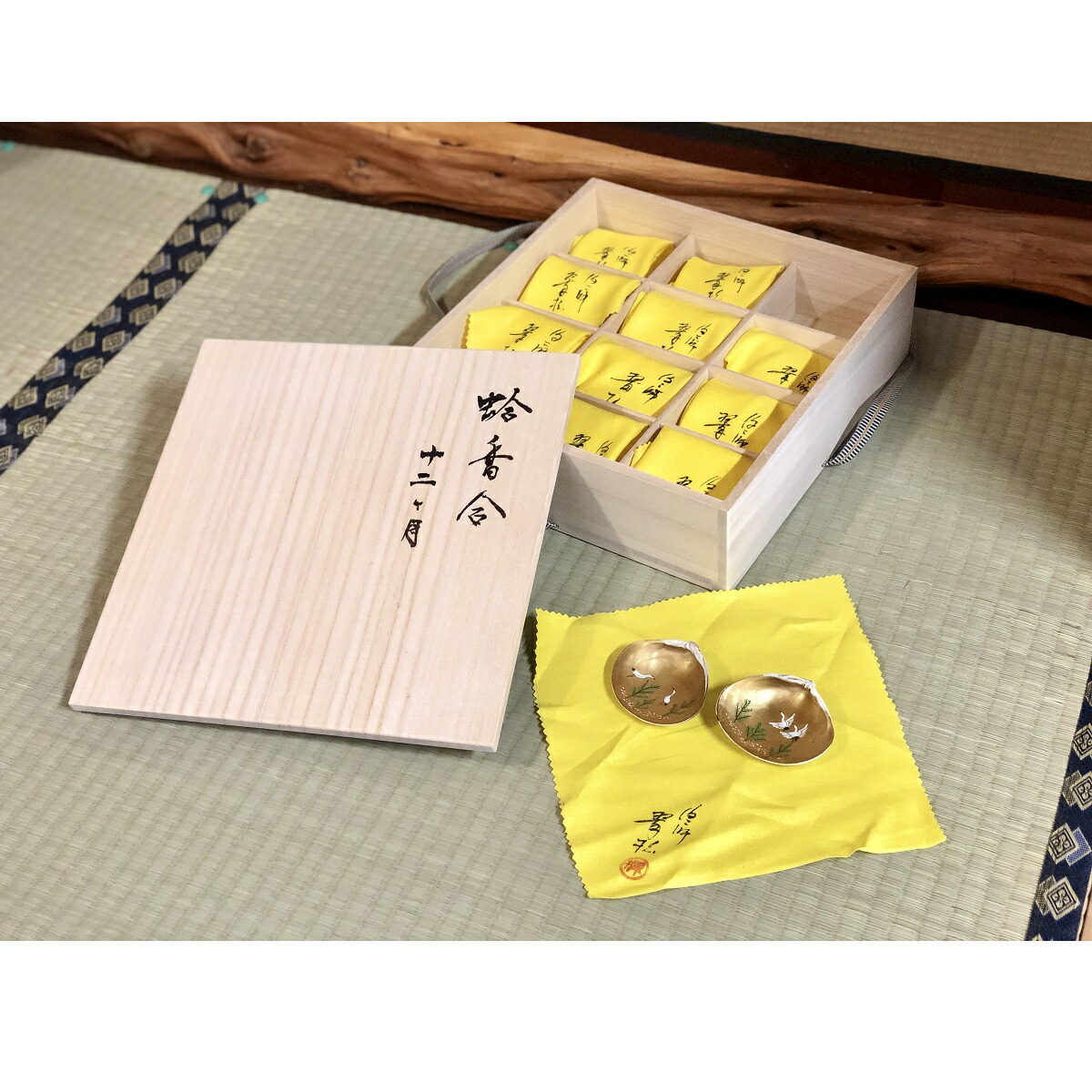 蛤香合 純金箔 つまみ細工 紅白盛花 小 蛤香合 自然蛤 小道具 海外土産