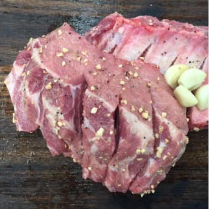 【ふるさと納税】味付きバックリブ(ガーリックスパイス)約400g×2p・追いスモーク(燻製)セット付|三重県鈴鹿市