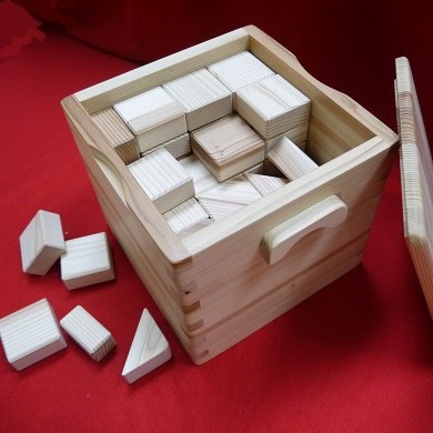 【ふるさと納税】 1歳のお誕生日プレゼントに最適！知育玩具【熊野杉の箱型の積み木（68P）】木のふるさとで生まれたぬくもりの逸品