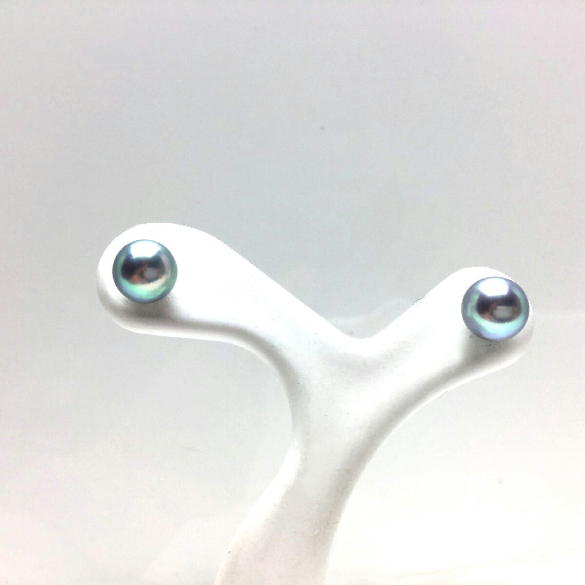 【ふるさと納税】 真珠 ピアス 5.0～5.5ミリ K18YG or Pt900 アクセサリー パール アコヤ真珠 伊勢 志摩 伊勢志摩 英虞湾 冠婚葬祭 慶事 弔事 結婚式 入学式 卒業式 フォーマル カジュアル / 老舗の真珠専門店・高品質アコヤ真珠ブルーピアス5.0～5.5ミリ（K18YG / Pt900）