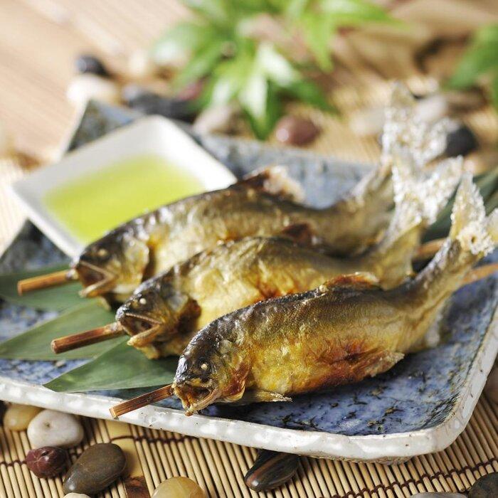 【ふるさと納税】 滋賀県産 あゆの塩焼き 10尾入 あゆ 鮎 鮎の塩焼き アユ 川魚 魚 国産 琵琶湖 滋賀 彦根 あゆの店きむら 15,840円