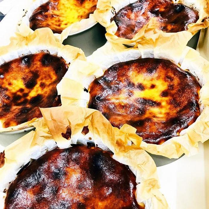 【ふるさと納税】 幸福のバスクチーズケーキ(小麦粉不使用)15cmホール ８?10人分 840g 1個