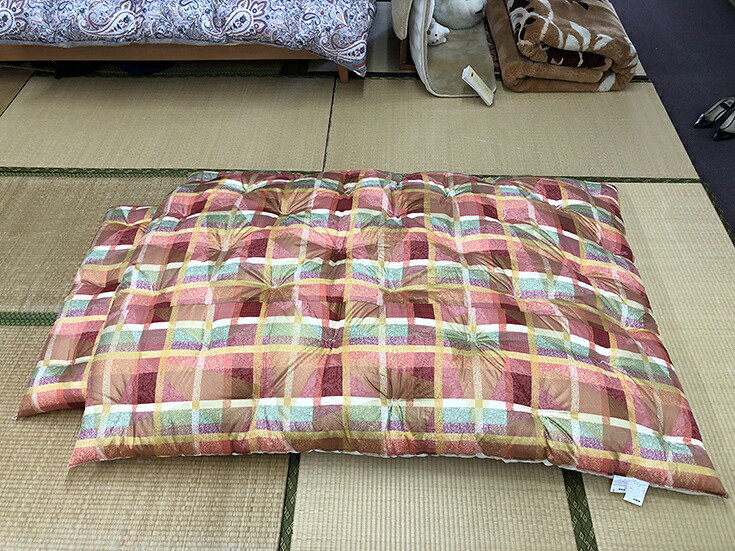 【ふるさと納税】中級もめん綿入り口・入口布団 ２枚 掛敷書き割り（取り引き先用に至適） 日本製 思いがけずんの木綿セ 父の日 御中元 お中元