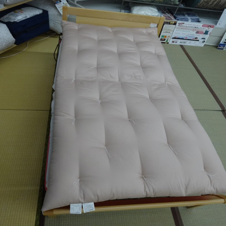 【ふるさと納税】木綿セ工業プラント直売 綿織物の王さまエジプト・アラブ共和国綿入り口・入口敷ふとん（サクラ色）  日本製 思い掛けずんの木綿セ 父の日 御中元 お中元