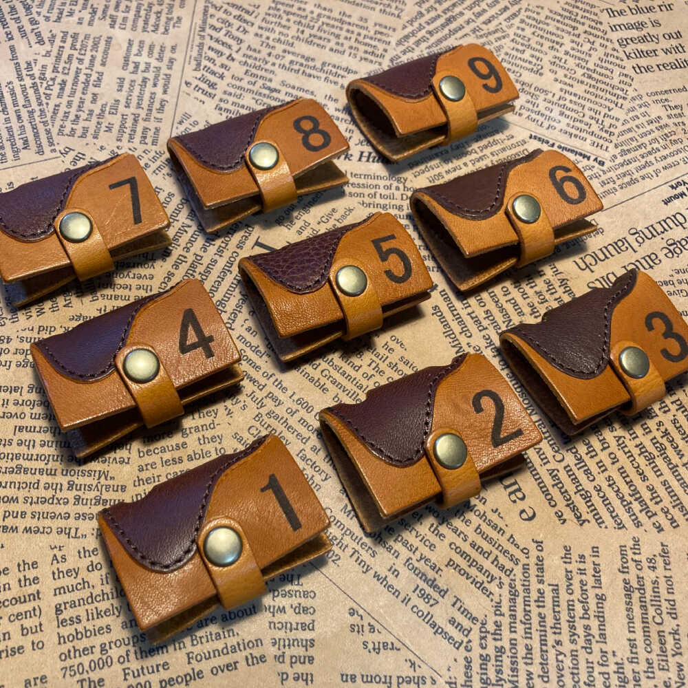 ふるさと納税 蹄鉄付き馬九いくネームホルダー（ストラップなしクリップ付き） ダークブラウン 滋賀県栗東市