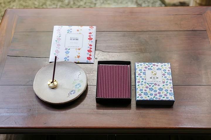 【ふるさと納税】【山田松香木店】季節のお香・香皿セット（夏） | 京都 お土産 お香 香皿 匂袋 セット 桔梗 老舗 ご当地 ギフト お祝い 内祝い 山田松香木店 京都府 京都市