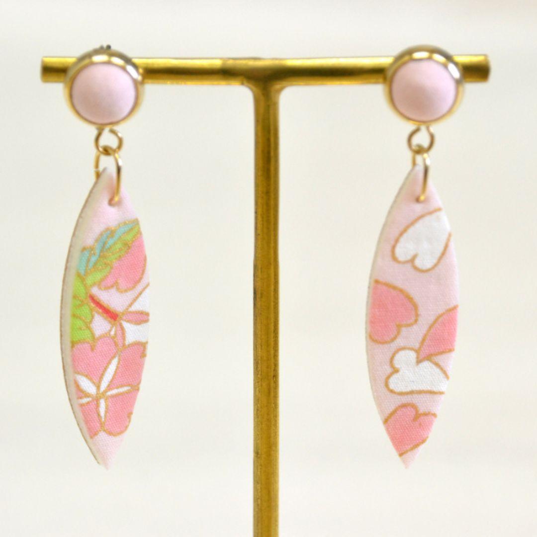 【ふるさと納税】【染工房正茂】手描友禅 ピアス・イヤリング(ファブリックアクセサリー)《桜》 | 京都 アクセサリー ピアス イヤリング 桜柄 さくら 人気 おすすめ 友禅 伝統工芸 ファッション 和柄 お取り寄せ ギフト プレゼント ふるさと納税|京都府京都市