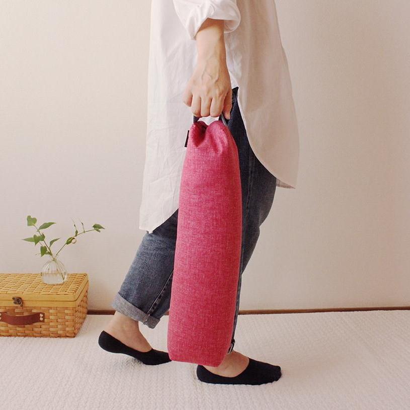 【ふるさと納税】【洛中高岡屋】持ち運びも便利で使い方もいろいろな寛ぎアイテム コロロング<躑躅色> | 京都 まくら 枕 寝具 クッション ギフト お祝い 内祝い 座布団 老舗 洛中高岡屋 京都府 京都市|京都府京都市