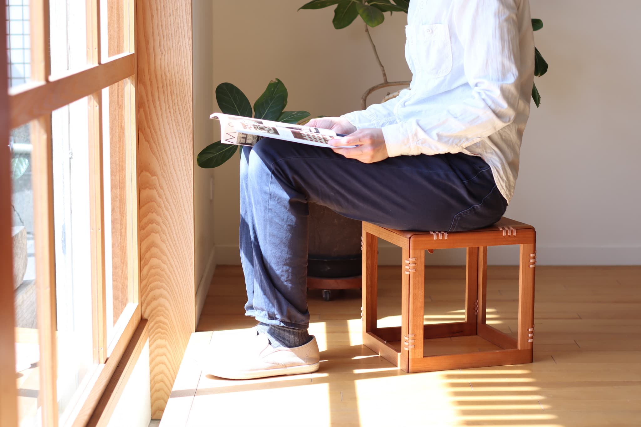 【ふるさと納税】木製折り畳み腰掛け「旧手合いpatol stool(置き目)」板座(1脚) 板座 調度品 室内装飾 腰掛け イス 木 折りたたみ 和風 今めかしい 一般受け 言い慣わし 応用科学 勝ち取る 【uj-CY001】【平山日装置店】