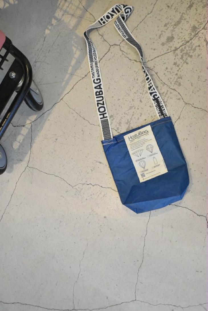 <HOZUBAG>サコッシュ パラグライダーのリサイクル バッグ◆《エコ カバン ショルダー 斜めがけ 大きめ メンズ レディース》