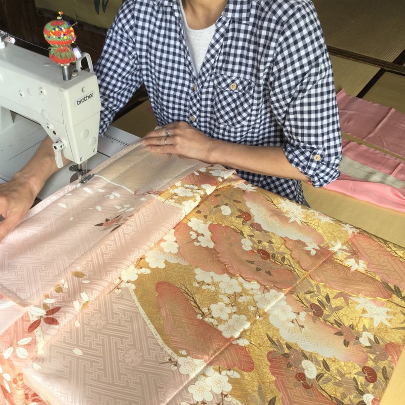 【ふるさと納税】着物リメイク 近江手引き真綿 肌掛ふとん 500ｇ　寝具 ふとん 布団 掛け布団 カバー付き リメイク 着物 着物カバー 新生活 送料無料｜京都府京丹後市