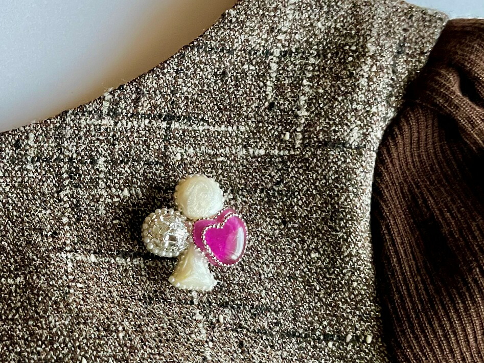 ふるさと納税 アクセサリー ブローチ 東京都 台東区 二十四節気くるみボタンブローチ 春セット | 刺繍 ボタン 花 蝶々 鳥 楽天市場】【ふるさと納税】二十四節気くるみボタンブローチ [春