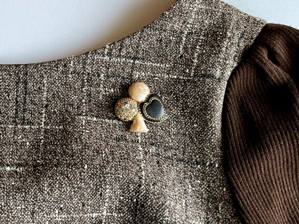 ふるさと納税 アクセサリー ブローチ 東京都 台東区 二十四節気くるみボタンブローチ 春セット | 刺繍 ボタン 花 蝶々 鳥 楽天市場】【ふるさと納税】二十四節気くるみボタンブローチ [春