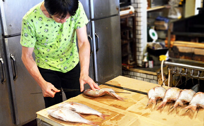 【ふるさと納税】明石産天然鯛の姿焼(1)【魚貝類】お届け:※12月20日から翌年1月10日の期間でのお届けはできません。※12月11日以降ご入金のお品は、翌年1月10日以降の発送となります。