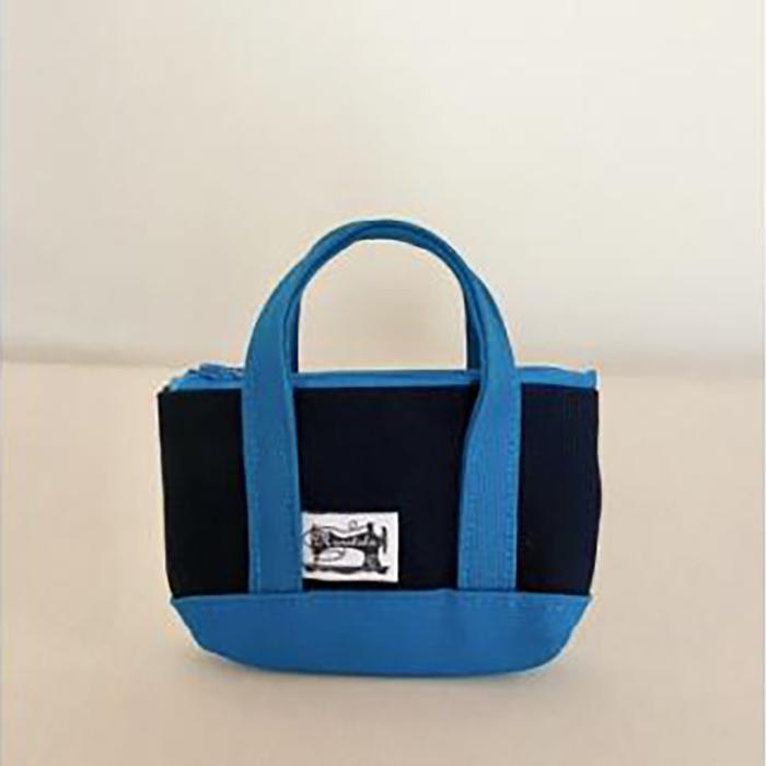 【ふるさと納税】ミニミニポーチ　ネイビー &times; ブルー | 西宮 ハンドメイド 雑貨 小物入れ シンプルデザイン コンパクト 人気 おすすめ ポーチ 布小物 ギフト お取り寄せ 通販 送料無料 ふるさと納税 ｜兵庫県西宮市