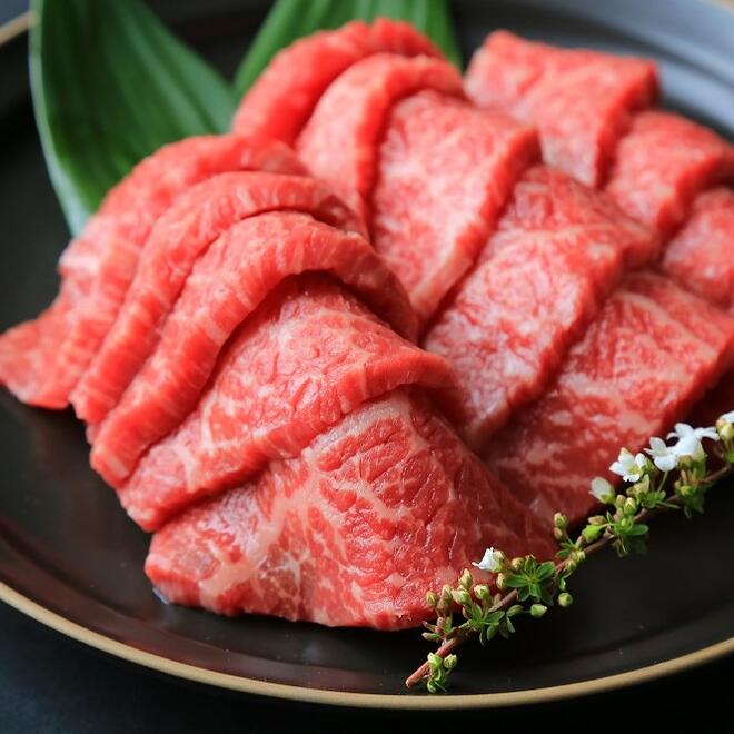 【ふるさと納税】黒田庄和牛《神戸ビーフ素牛》(焼肉用赤身モモ肉・900g)牛肉赤身焼肉