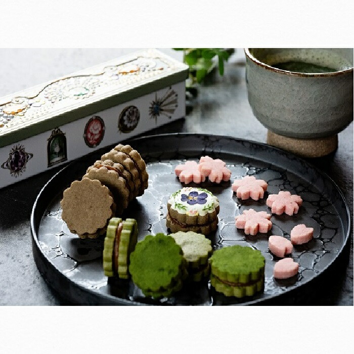 【ふるさと納税】すみれキャラメルウィッチ ビジュー缶 クッキーサンド ほろ苦 抹茶 ほうじ茶 桜 アイシング エディブルフラワー|兵庫県宝塚市