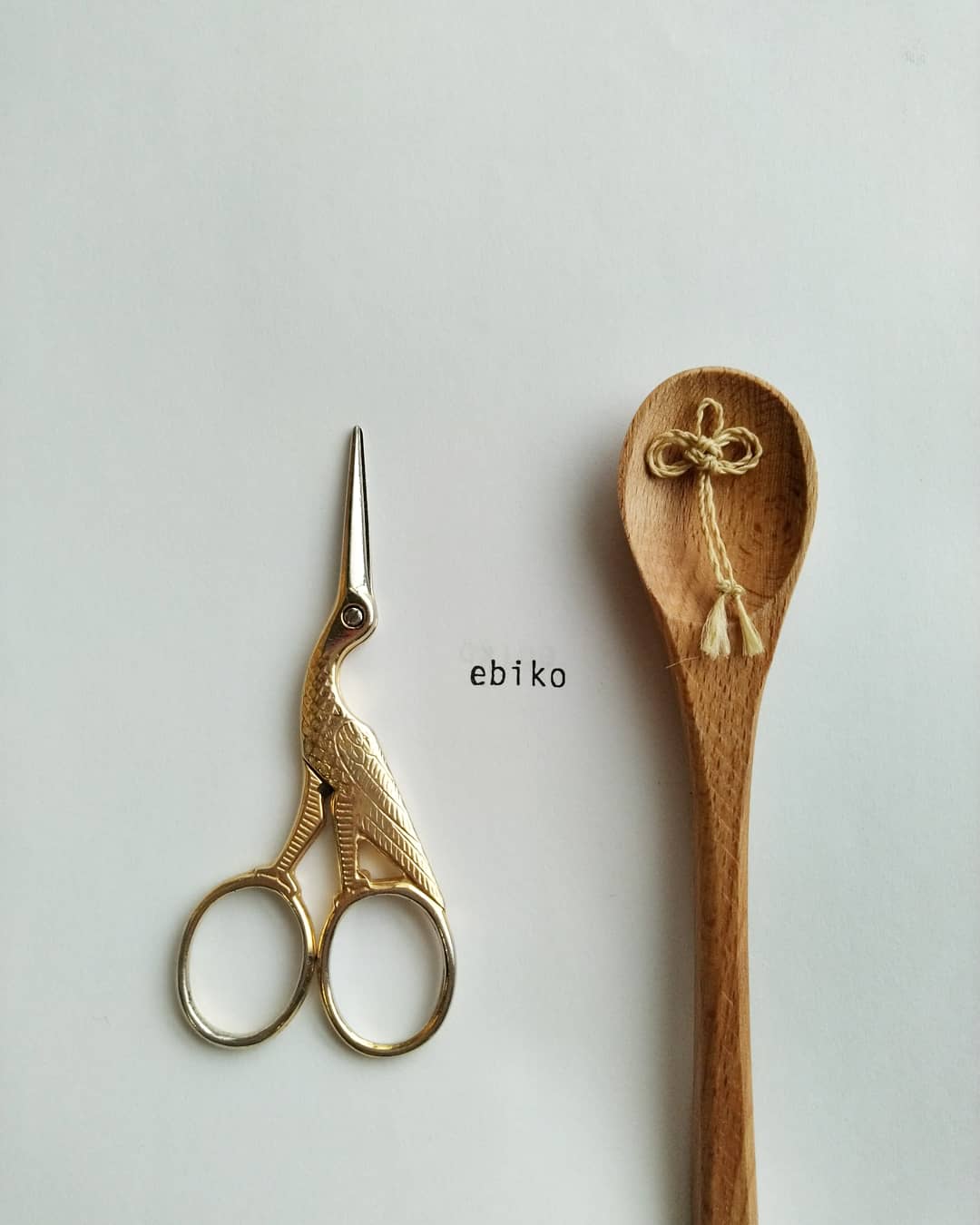【ふるさと納税】 精麻 小さい結び ebiko 麻製品 和小物 伝統工芸 ミニチュア 結び飾り インテリア 飾り紐 和風 装飾 手作り 工芸品 伝統技術 奈良 みやげ お土産 特産品 工芸 ハンドメイド スモール 祝い 麻 御守り 御守 お守 古都 観光 文化 寺社 仏閣 奈良市 奈良県 7-040
