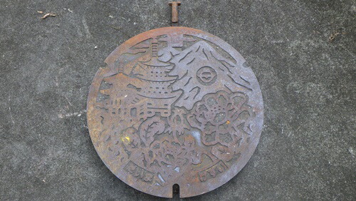 【ふるさと納税】限定数１　激レア　使用済　デザイン　マンホール　モノクロ　鉄蓋　奈良県　葛城市（旧當麻町）／貴重　人孔鉄蓋