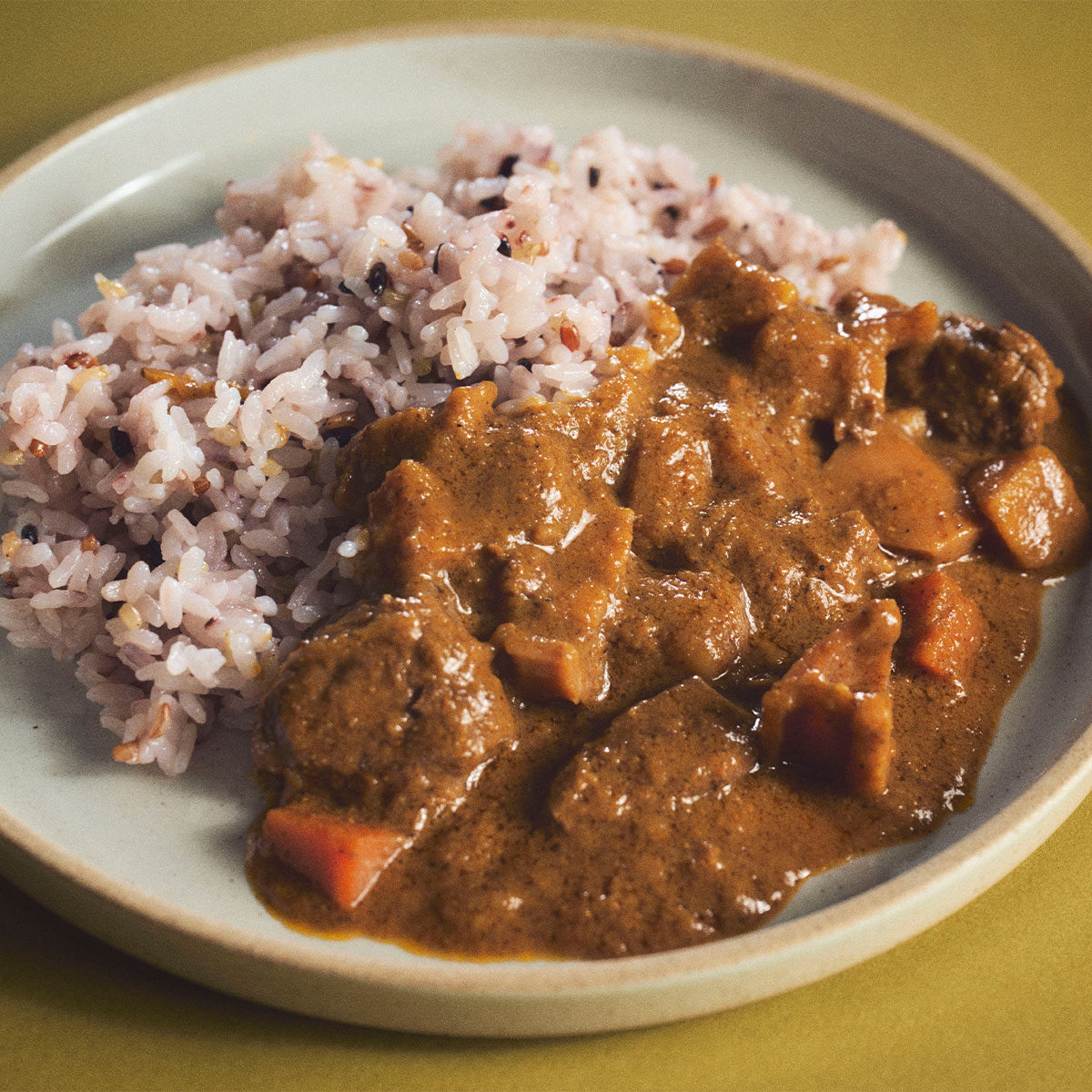 【ふるさと納税】大和牛と明日香野菜でつくった「飛鳥カレー」と古代三色米＜３人前セット＞