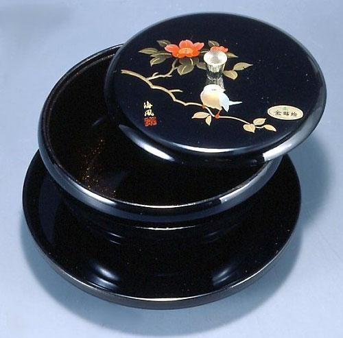 【ふるさと納税】7.0寸 丸盆付菓子器 さえずり(盛絵・内梨子地塗)