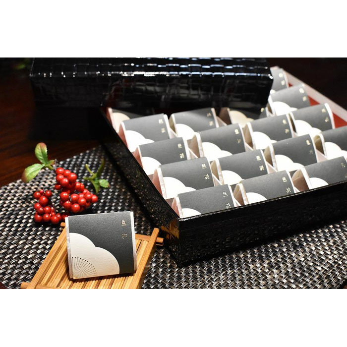 【ふるさと納税】高級南高梅邑咲(昆布旨味) 個包装20粒入 紀州塗箱 網代模様仕上げ | 和歌山県 和歌山 那智勝浦町 紀州梅 返礼品 名産品 特産品 お土産 梅 うめ ウメ ご飯のお供 ごはんのお供 ごはんのおとも ご飯のおとも 酒のつまみ おつまみ 酒の肴 お取り寄せ グルメ|和歌山県那智勝浦町