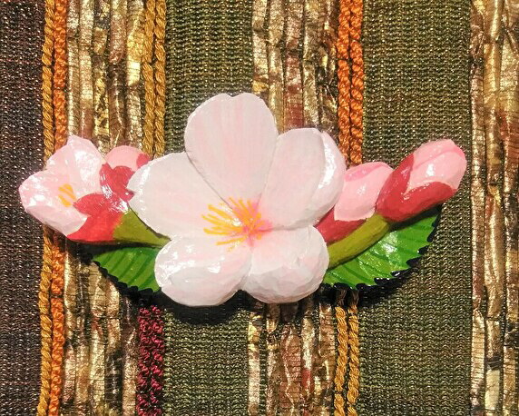 【ふるさと納税】 4月の帯留め（桜・白）（兼ブローチ） 手作り 木彫り 帯留め ギフト 贈答