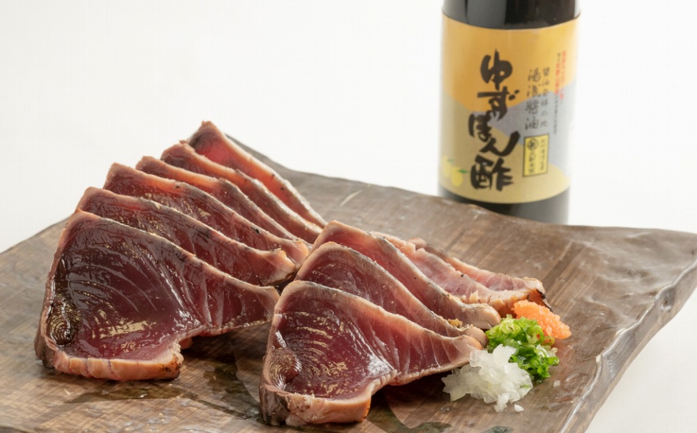 楽天市場】【ふるさと納税】黄金藁焼一本釣り戻り鰹タタキ1kg とじゃばらポン酢 100mlのセット | お取り寄せ ご当地 グルメ 魚 魚介類  かつおたたき カツオたたき 鰹たたき かつお カツオ 鰹 刺身 ポン酢 支援 お土産 【串本町×北山村】 : 和歌山県串本町