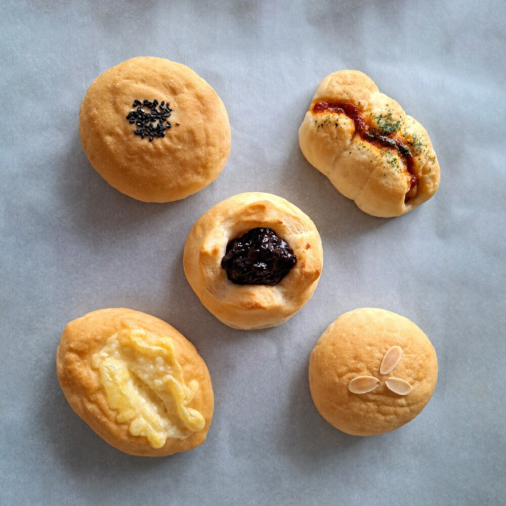 【ふるさと納税】米粉のやさしいパン 惣菜パン・菓子パン 詰め合わせ 計20個入り グルテンフリー パン ふわもち食感 5種類 各4個 ウインナーパン チーズクッペ クリームチーズ こしあんぱん クリームパン セット 朝食 軽食 おやつ ベーカリー 岡山県 美咲町 冷凍 送料無料