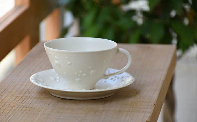 現品限り一斉値下げ 白釉コーヒーカップ ソーサー Fucoa Cl