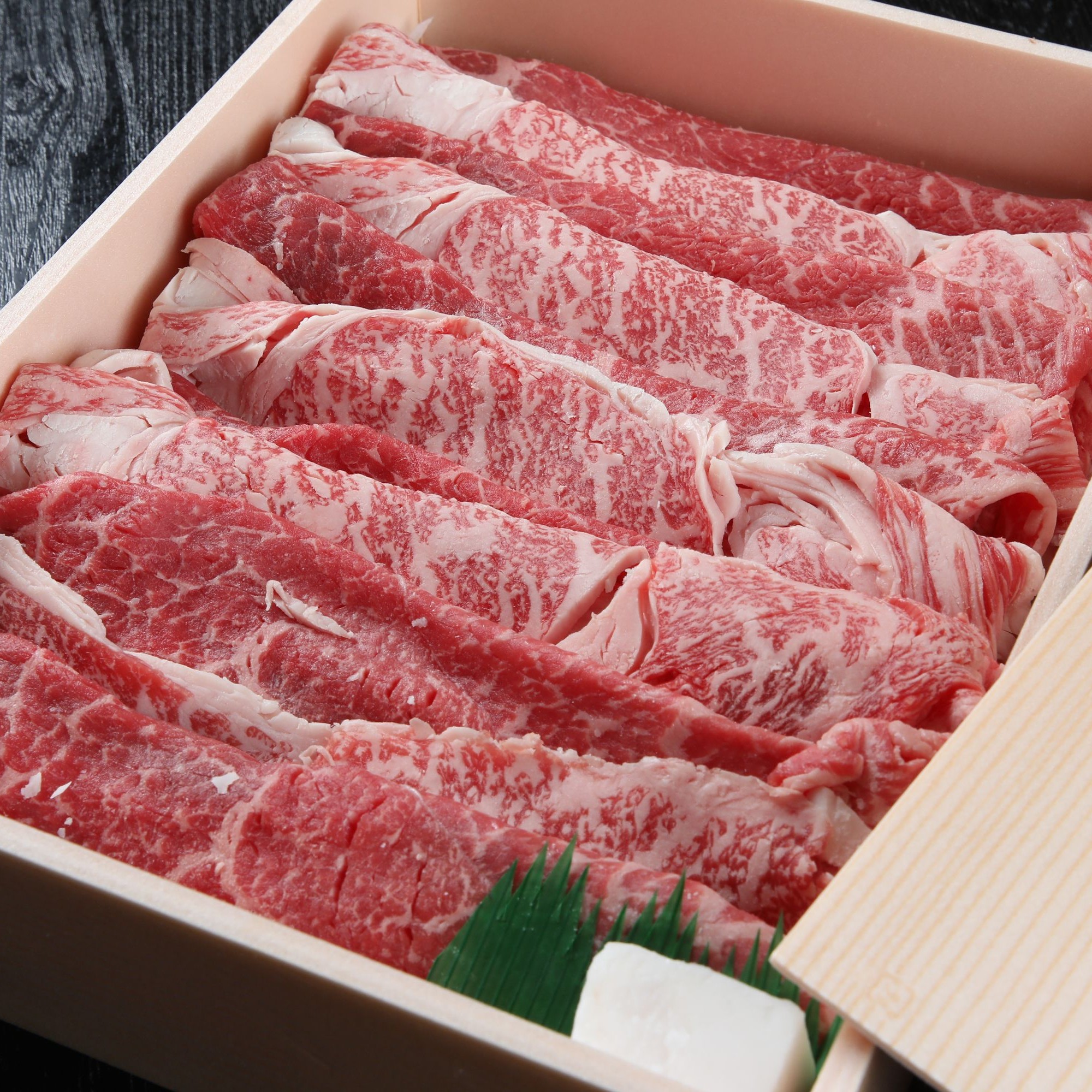 【ふるさと納税】黒瀬牛 すき焼きしゃぶしゃぶ用 1kg【配達不可:北海道・沖縄・離島】|広島県東広島市