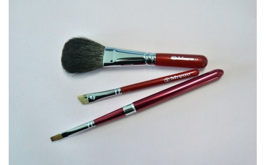 【ふるさと納税】熊野かざり付ける筆 赤いことパール3本書き割り BR-S-1【メイク毛はらい かざり付ける筆 人間の顔毛はらい チーク毛はらい アイシャドウブラシ 熊野筆 御膳上等筆 差し上げ物 差し上げ物】