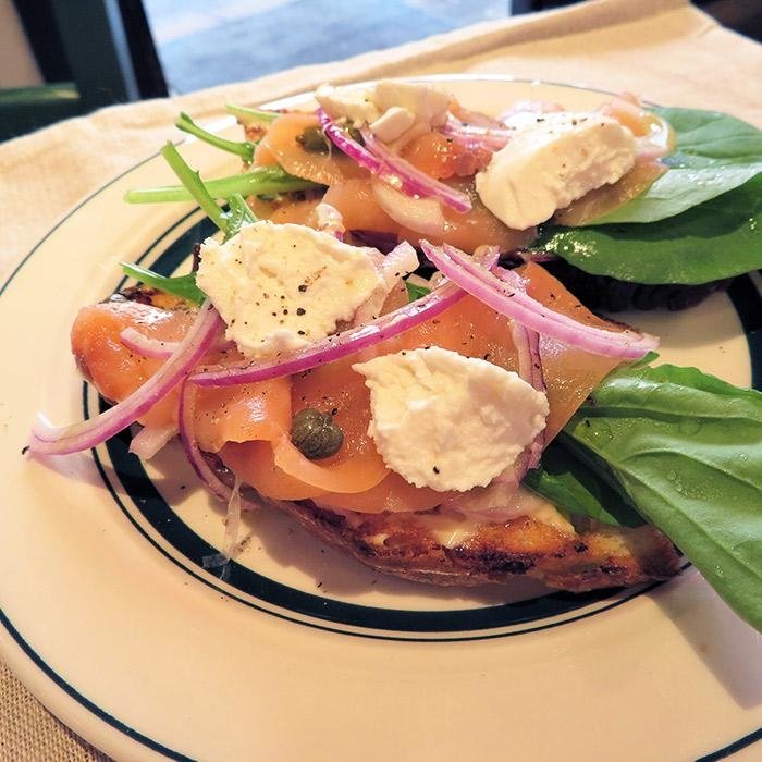 テレビで話題 愛媛 松山 無添加 スモークサーモン 1kg 100g 10パック 魚 さかな 鮭 サーモン スライス サラダ カルパッチョ お取り寄せ グルメ 人気 おすすめ 料理 調理 ディナー 夕食 パーティ 小分け 個包装 愛媛県 松山市 Fucoa Cl