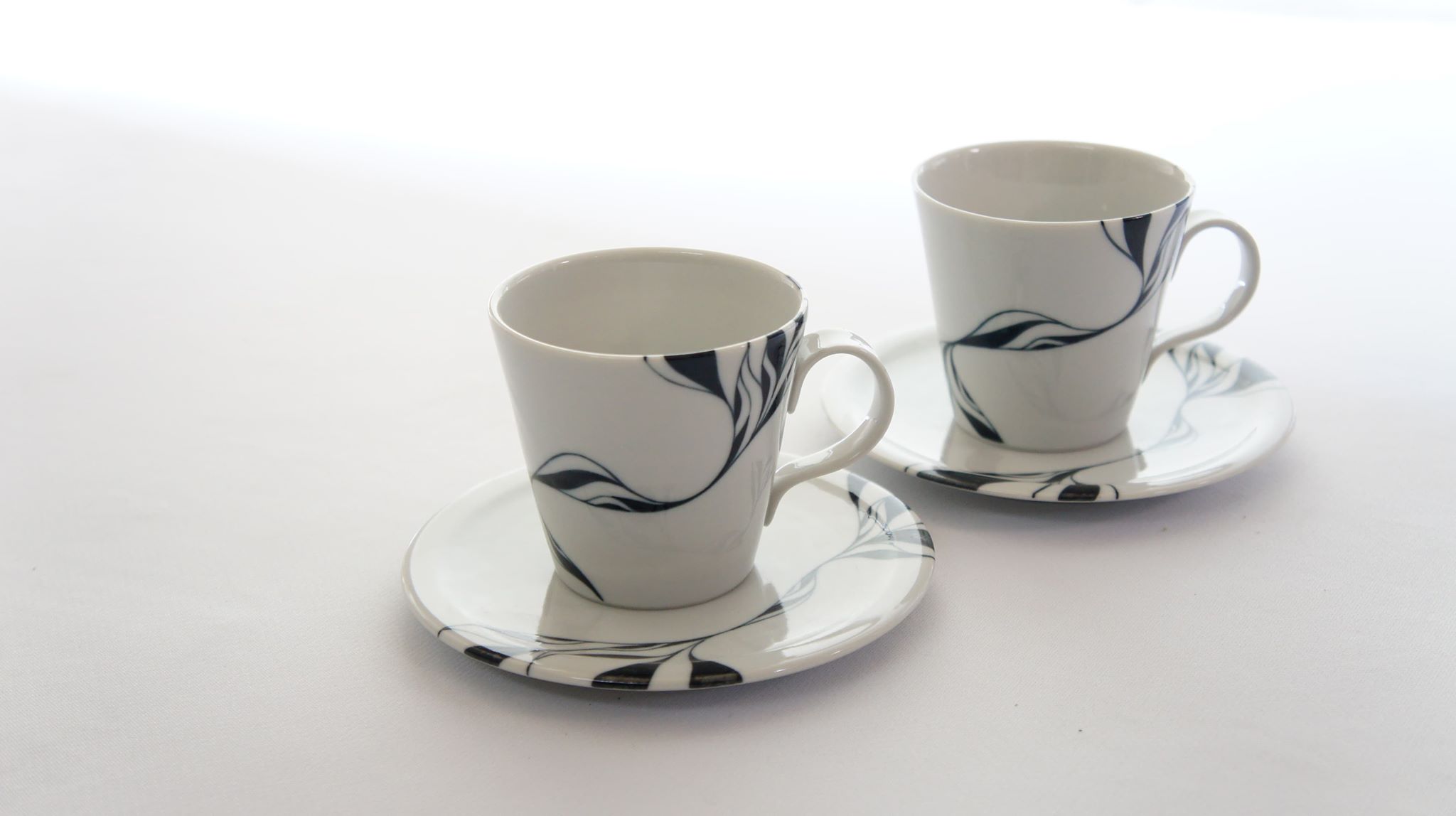 【ふるさと納税】 和将窯 匠の一品 エチュード コーヒーカップ セット ソーサー付 陶芸家 山本和哉 作 美濃焼 白黒モダン 高級 コーヒー カップ 碗皿 ペア ギフト 贈答品 記念日 お祝い インテリア 食器 おしゃれ 愛媛県 松前町 送料無料｜愛媛県松前町