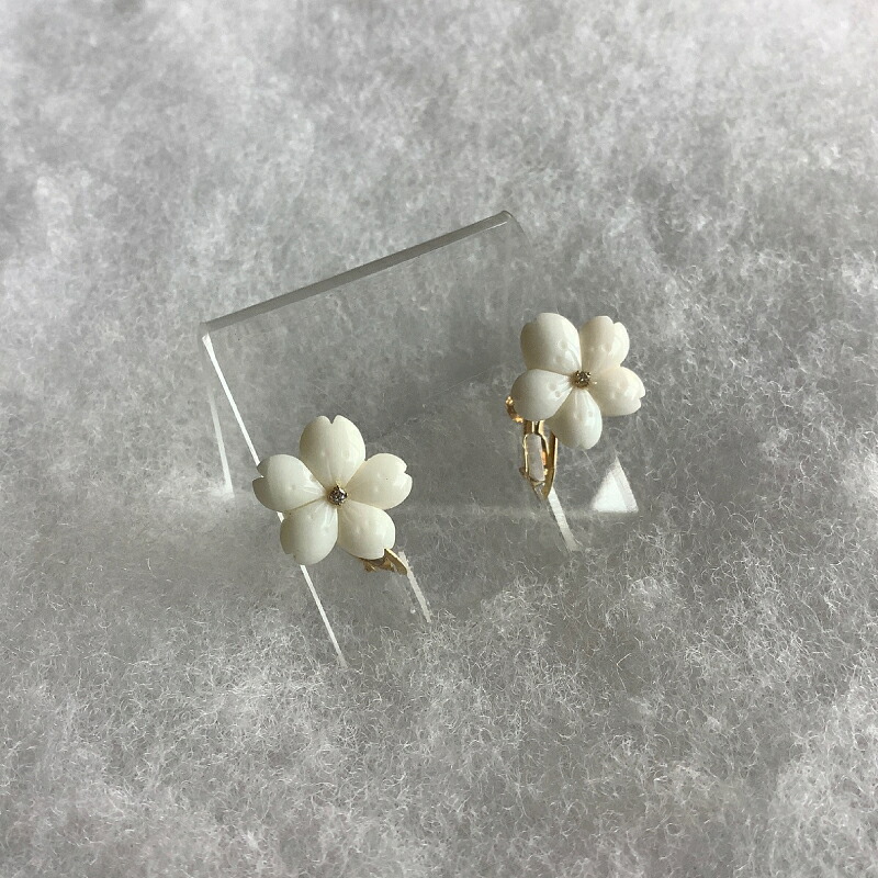 【ふるさと納税】 サンゴ イヤリング アクセサリー 白珊瑚 珊瑚 サンゴアクセサリー 桜 さくら 花 さんご ジュエリー ダイヤモンド 職人 高知県 南国市