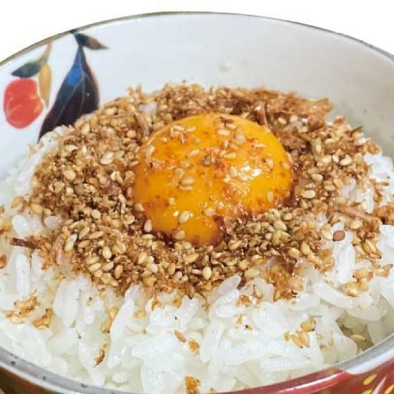 【ふるさと納税】燻製(くんせい)ごまかつおふりかけ(27g&times;10袋) 添加物不使用 枕崎産かつお節使用 井口食品 いのくち スモーキーな贅沢ふりかけ 【福岡市内製造】 ご飯 弁当 常温｜福岡県福岡市