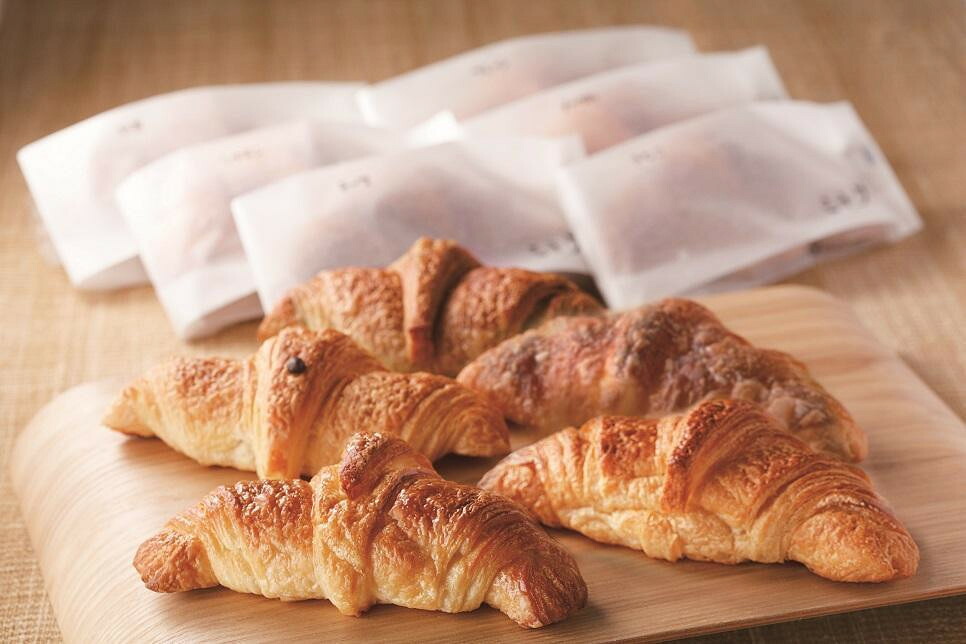 【ふるさと納税】パン 天然酵母で作った クロワッサン 12個 当店人気の12種類 食べ比べ セット 三日月屋 冷凍パン パンセット 朝食 ベーカリー 取り寄せ 送料無料 冷凍 冷凍食品 冷凍配送 博多 福岡 福岡県 福岡市 お届け:寄附確認後、90営業日以内に発送予定|福岡県福岡市