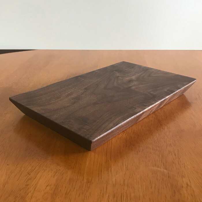 【ふるさと納税】【ウォールナット材一枚板のカッティングボード・まな板 25cm】キッチン用品 台所 MUKU屋 MUFactory | 大川家具 木製雑貨 天然木 工芸品 高級 木 雑貨 モダン 和風 木製 北欧 まないた 厚さ2.5cm 一枚板 日本製 木目｜福岡県大川市
