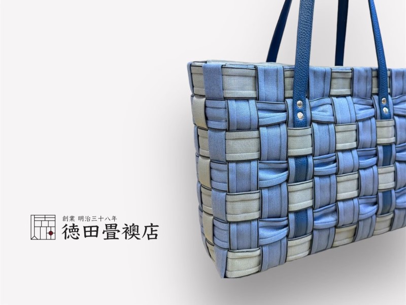 【ふるさと納税】かばん おしゃれ 畳縁手編み バック ブルー×グレー リボン使い ファッション トートバッグ ファッション小物 高級畳縁 軽い オシャレ お出かけ 普段使い