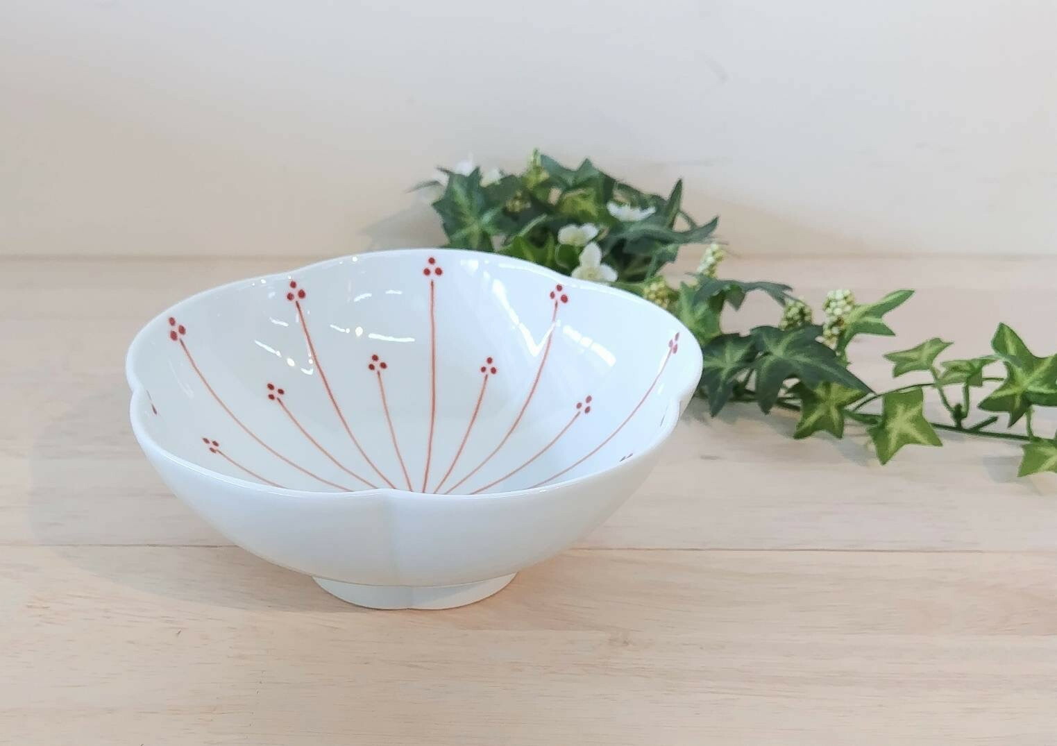 【ふるさと納税】伊万里焼 小花十草（赤）桜鉢（小） 165-H1068