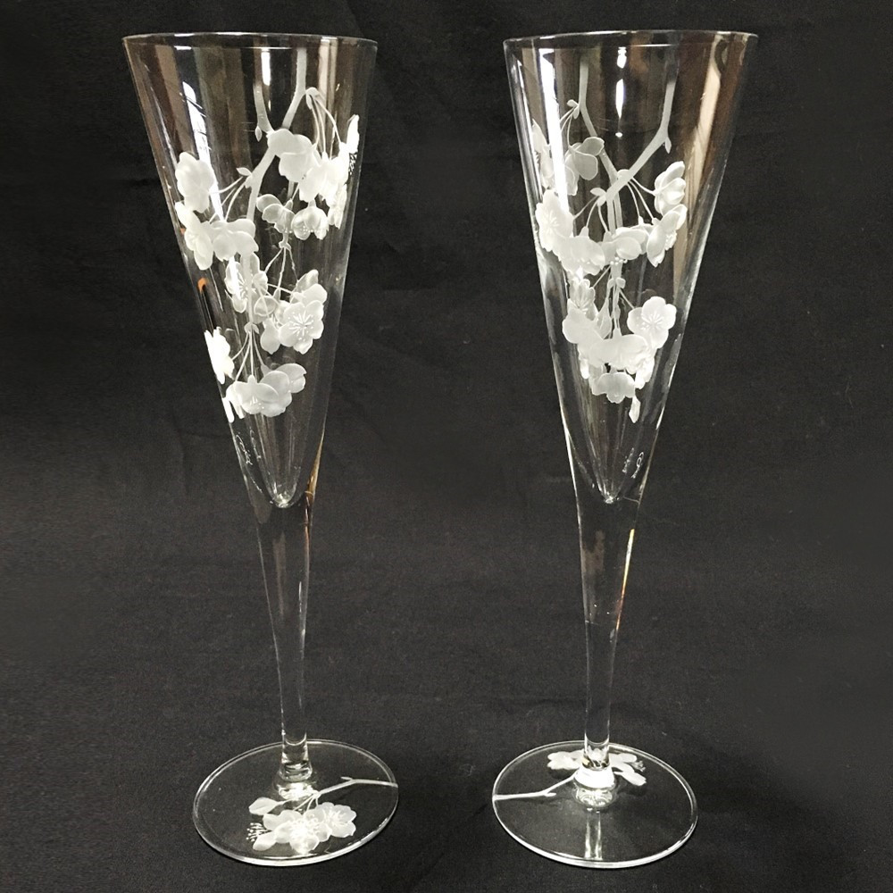 【ふるさと納税】枝垂れ桜のシャンパングラス(2個入)【シャンパン グラス キレイ 上品 優美 桜 お祝い プレゼント 記念日 ギフト ご褒美 オリジナル 日本土産】 K024078|佐賀県基山町
