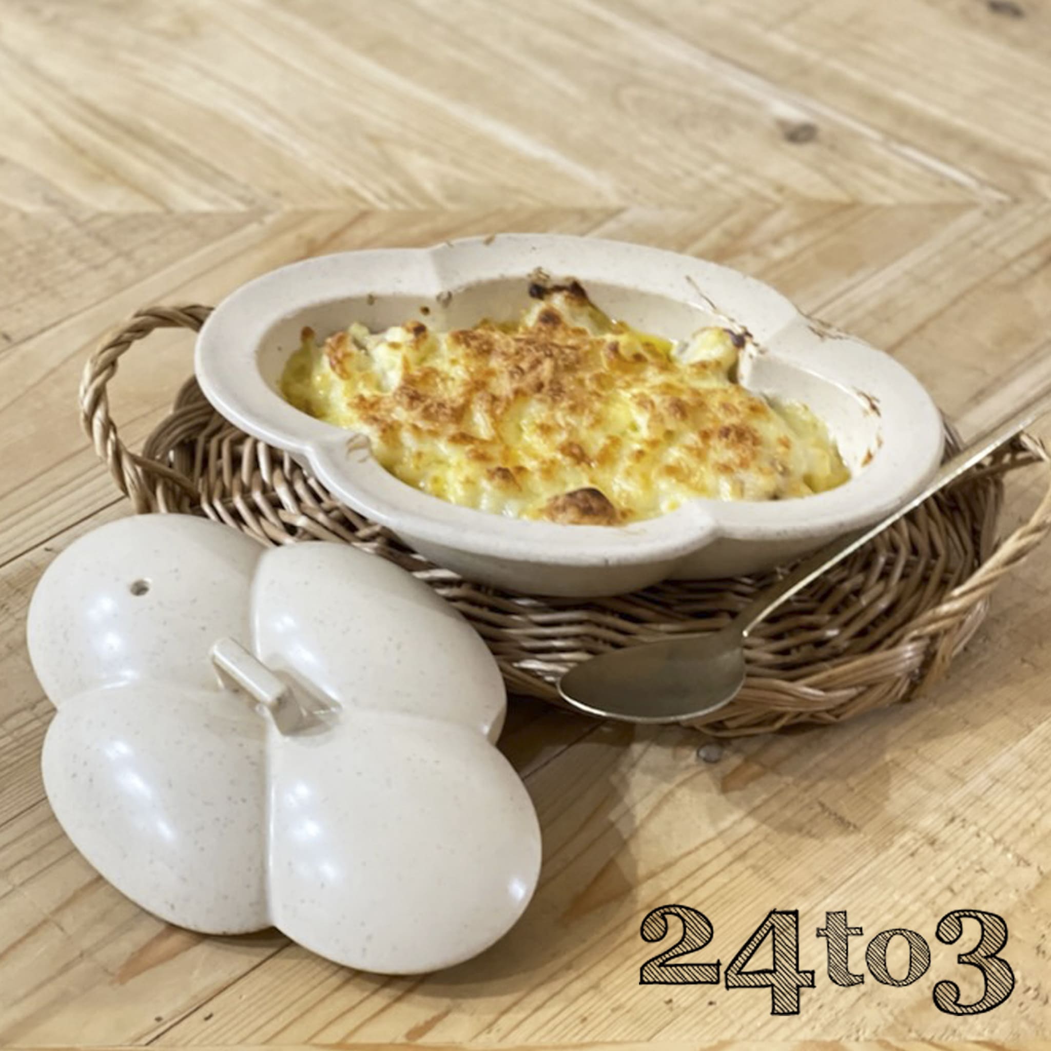 【ふるさと納税】有田焼 クリーム釉 木瓜 蓋付耐熱皿 24to3【西富陶磁器】食器 器 うつわ 皿 蓋付 グラタン皿 耐熱皿 直火対応 オーブン対応 かわいい おしゃれ クリーム bi057|佐賀県有田町