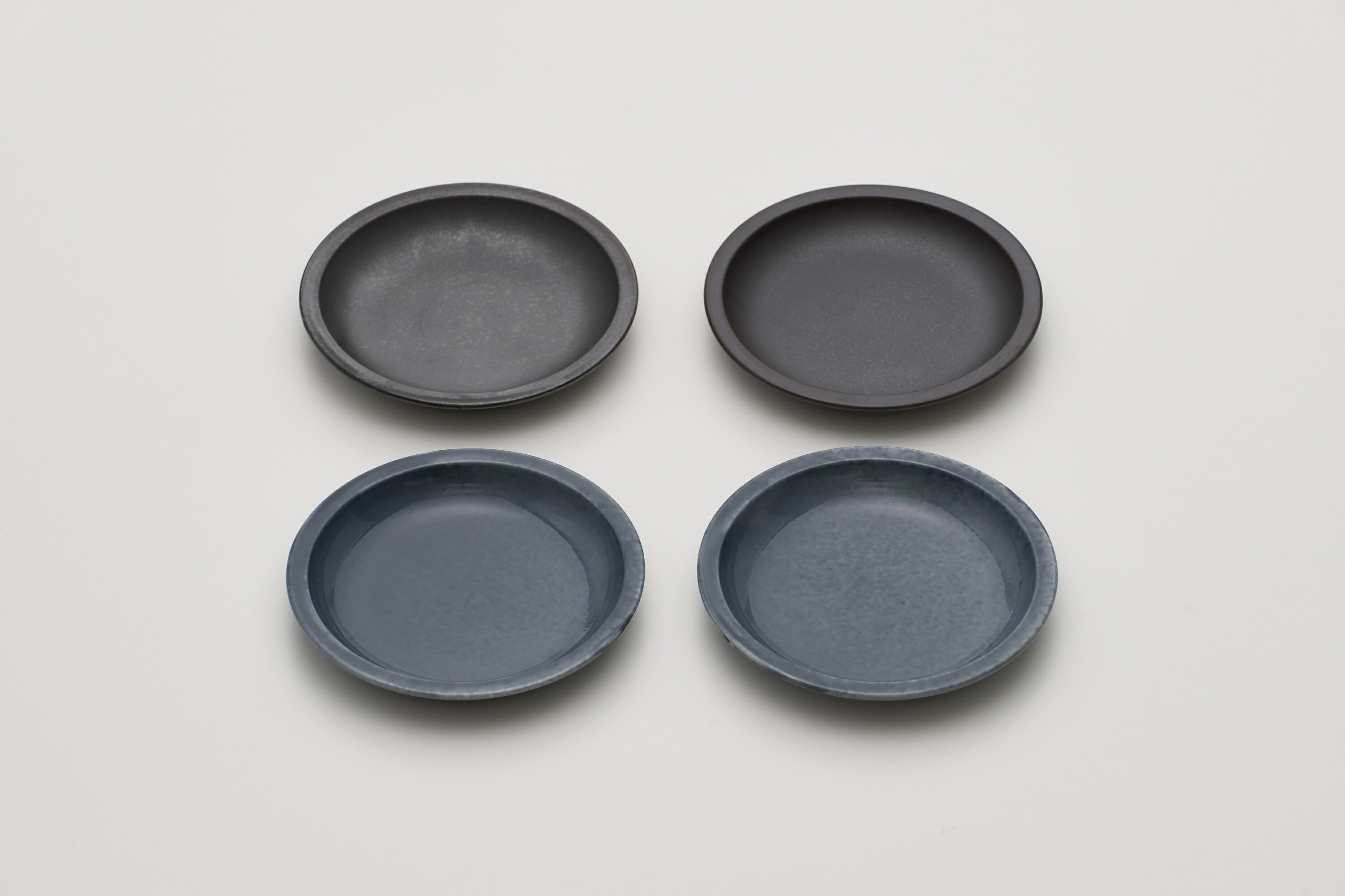 【ふるさと納税】2016/ TY Plate S Set【2016/事あたらしい】有田焼 食器 器 皿 小皿 お皿 4枚 黒いこと 薄墨色 分かりやすい A35-689