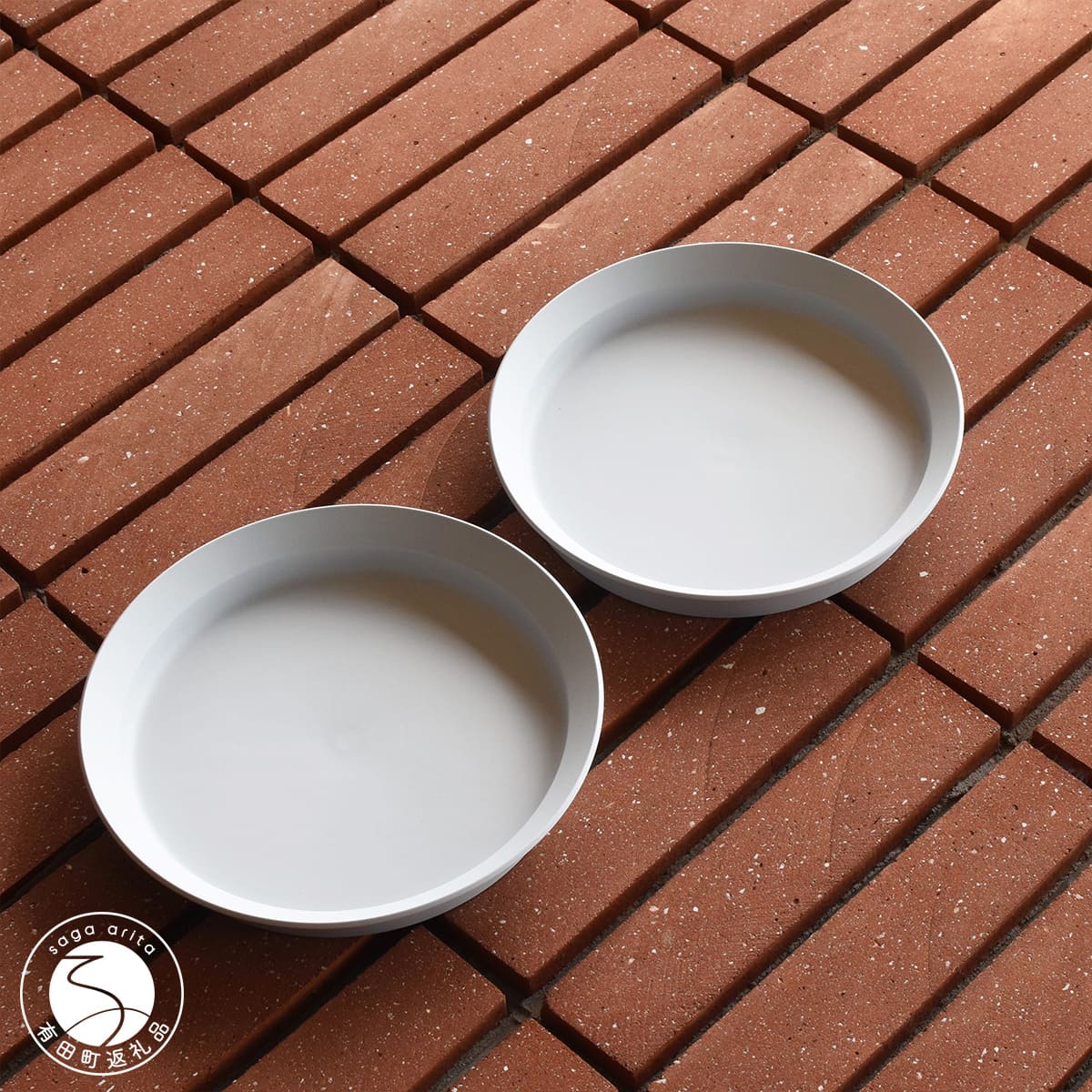 【ふるさと納税】1616/ TY Round Deep Plate 200 Grey 2枚書き割り【1616/arita japan】有田焼 食器 器 皿 中皿 丸皿 ラウンド 一皿 薄墨色 分かりやすい A25-600