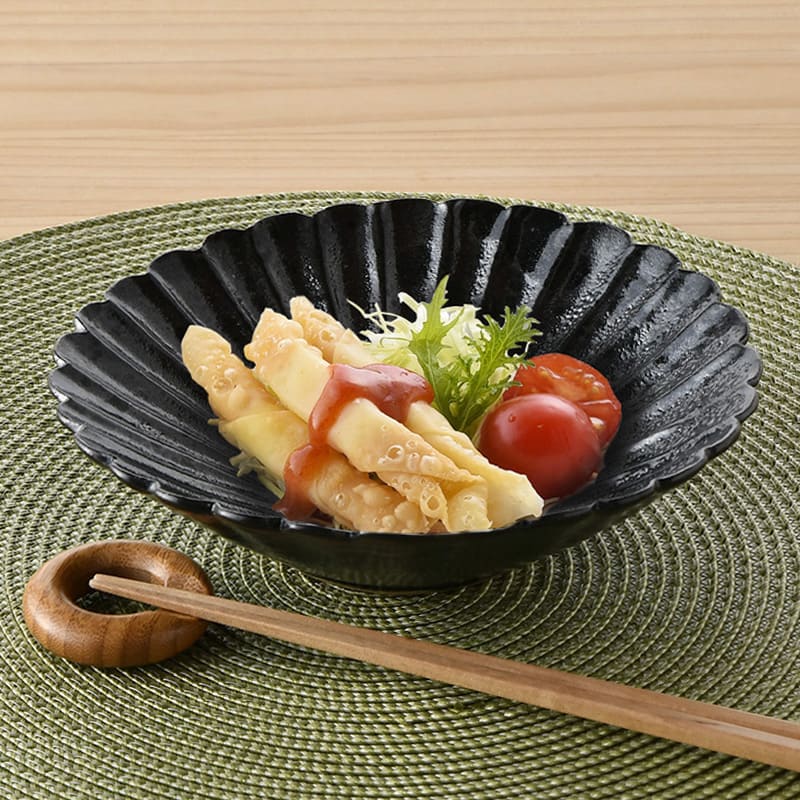 【ふるさと納税】乃利陶窯 胸三寸が喜ぶ【味わいよう腰掛け】黒曜石鎬彫菊割花びら多用皿 30000円 3万円 A30-693